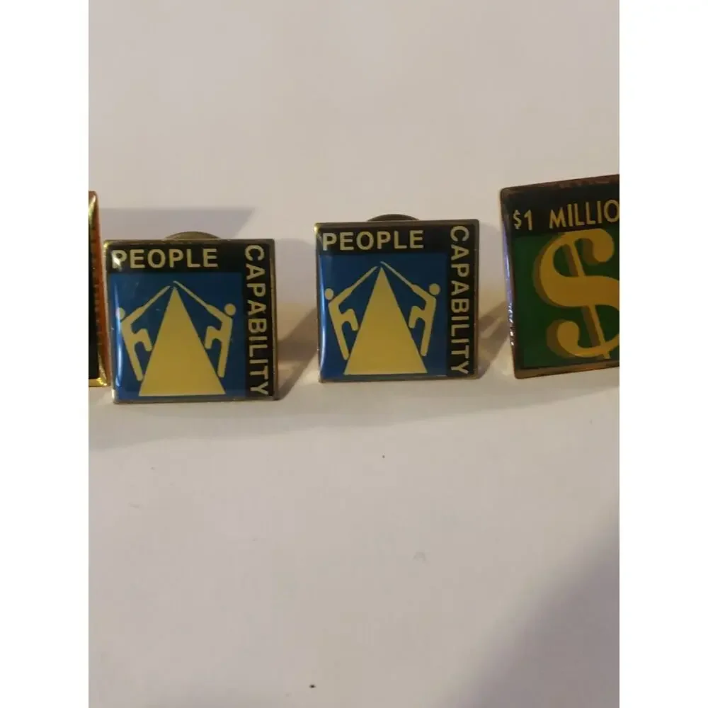 N/A restaurant lapel